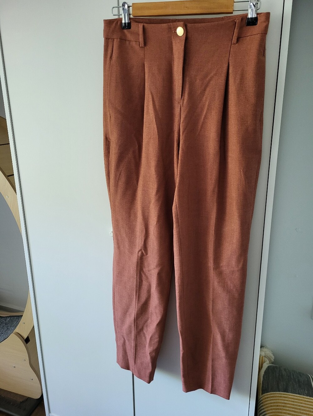 RW&CO Signature Fit tapered suiting pant in salmon, Size 4